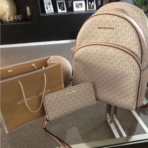 Michael kors backpack large with wallet